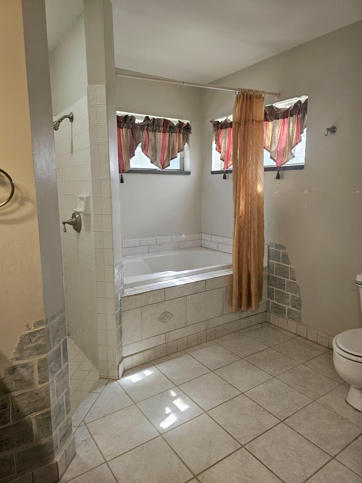 RAINBOW LAKES 2 - Residential Lease