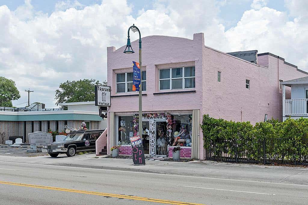 Photo of 521 N Dixie Highway, Lake Worth Beach, FL 33460 (MLS # B26042456)