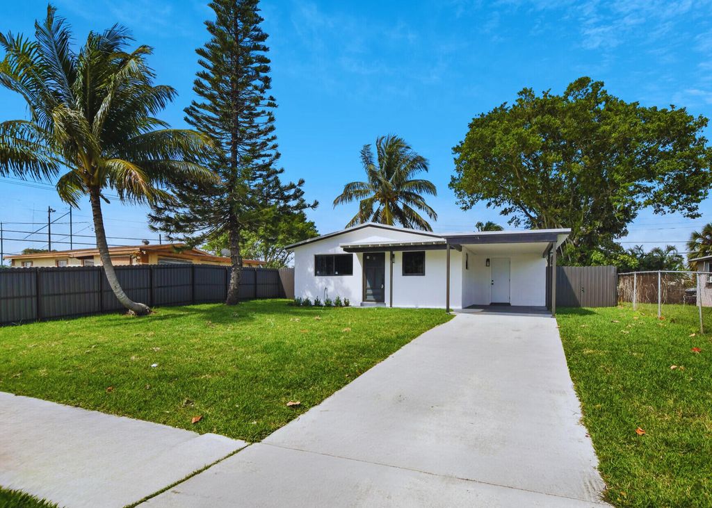 Photo of 306 NW 12th Avenue, Delray Beach, FL 33444 (MLS # R11014687)