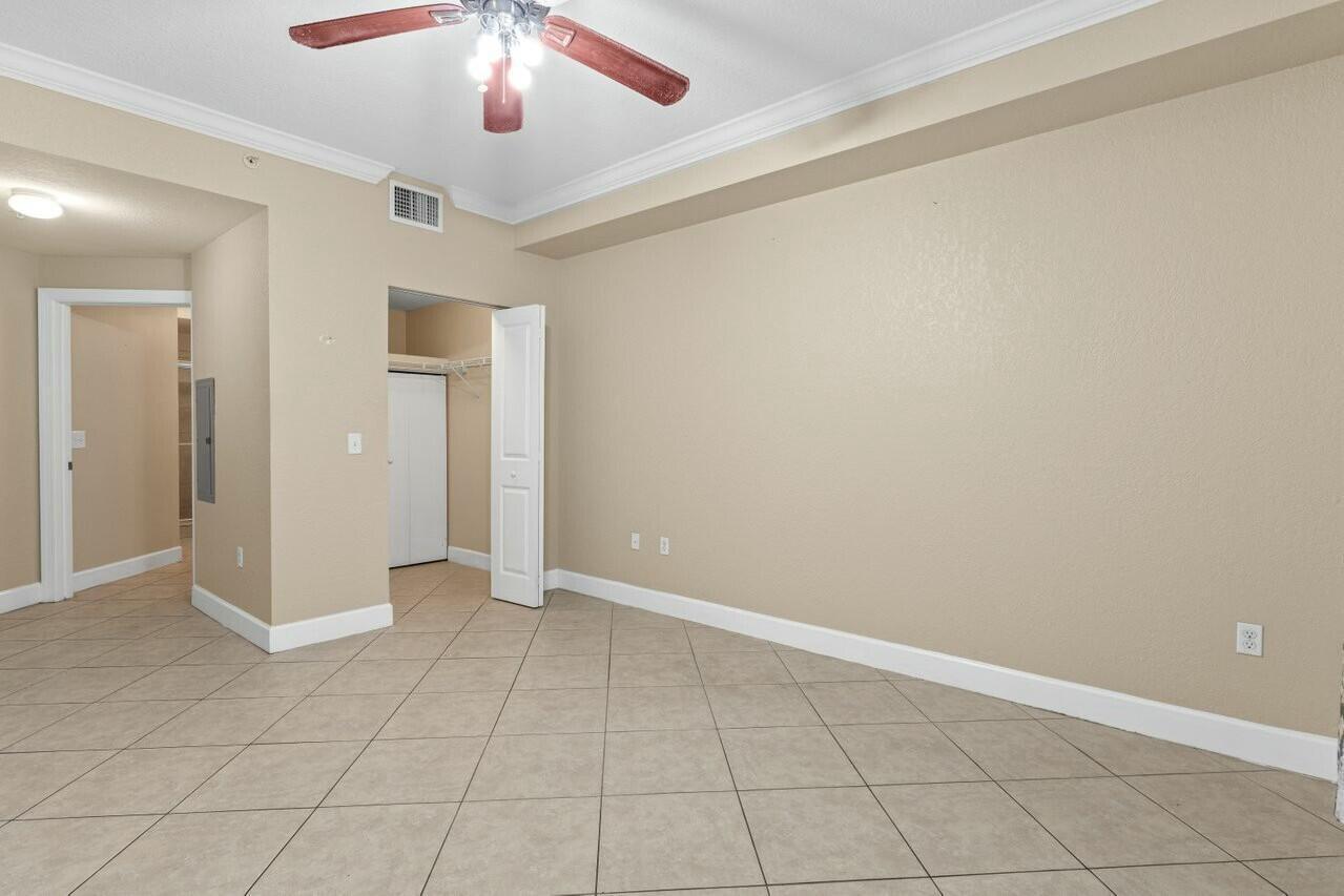 VIZCAYA LAKES CONDO - Residential