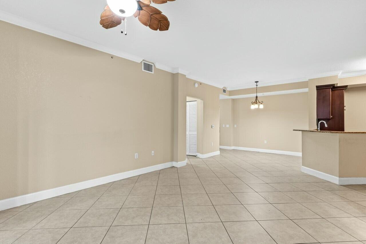 VIZCAYA LAKES CONDO - Residential