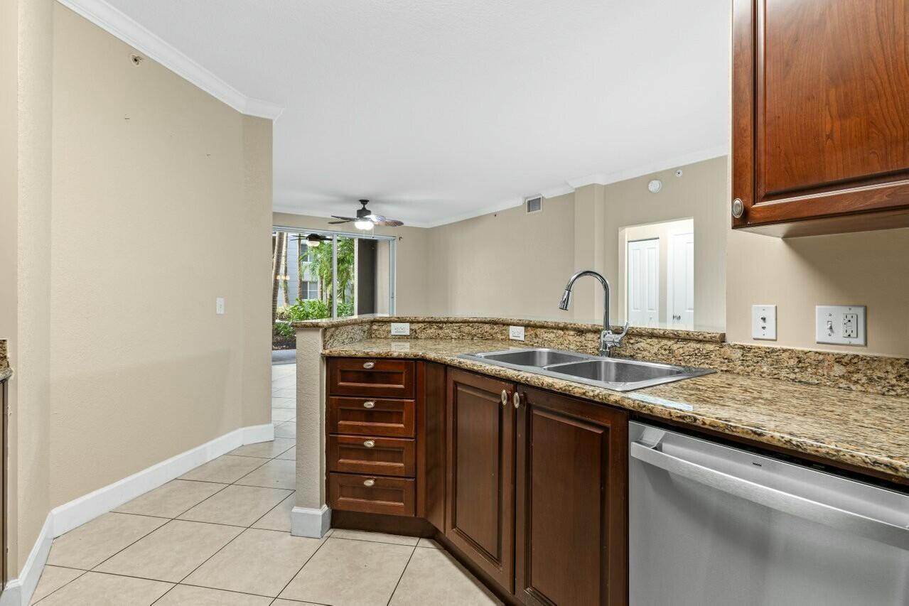 VIZCAYA LAKES CONDO - Residential