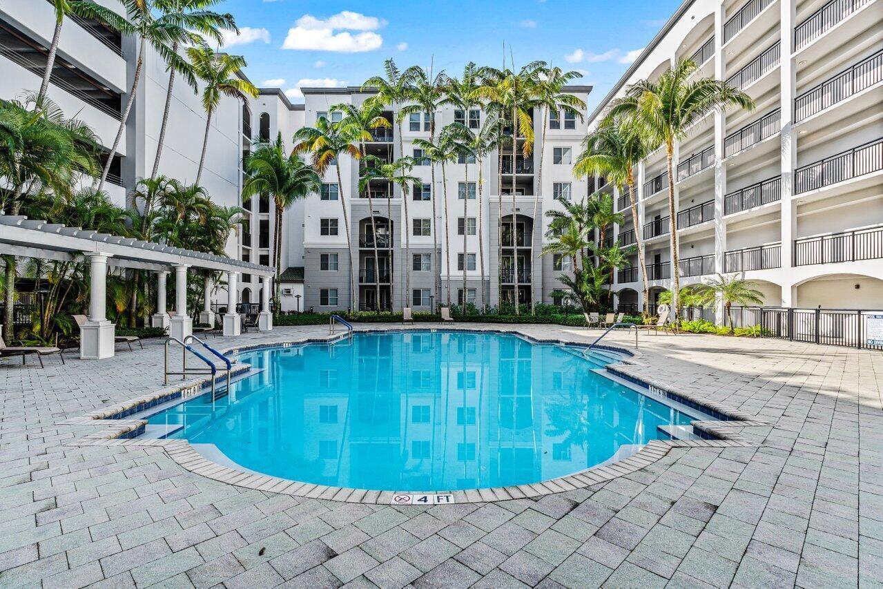 VIZCAYA LAKES CONDO - Residential