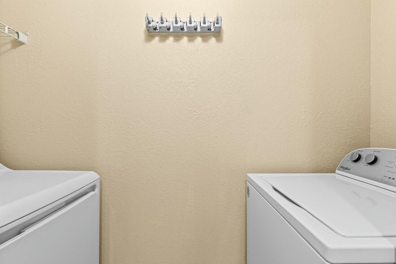 VIZCAYA LAKES CONDO - Residential