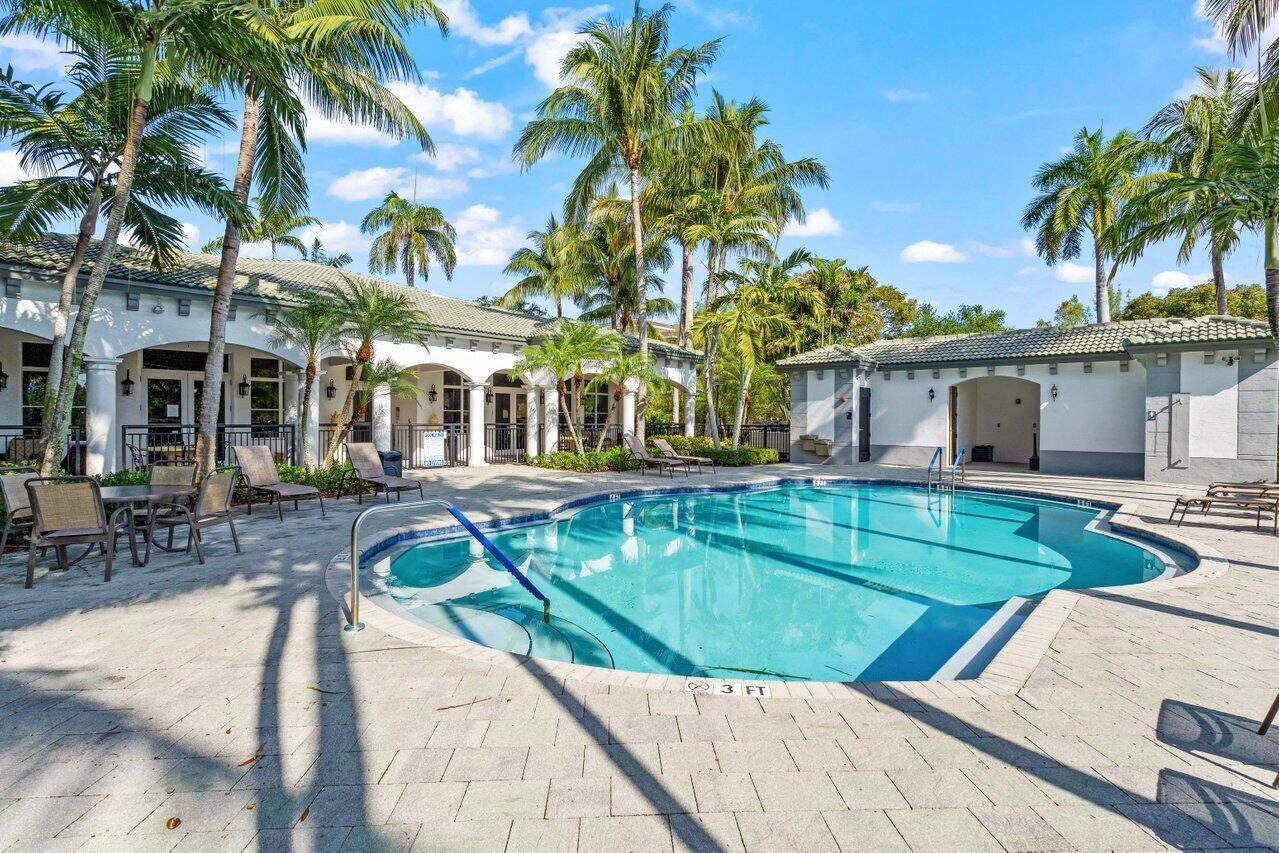 VIZCAYA LAKES CONDO - Residential