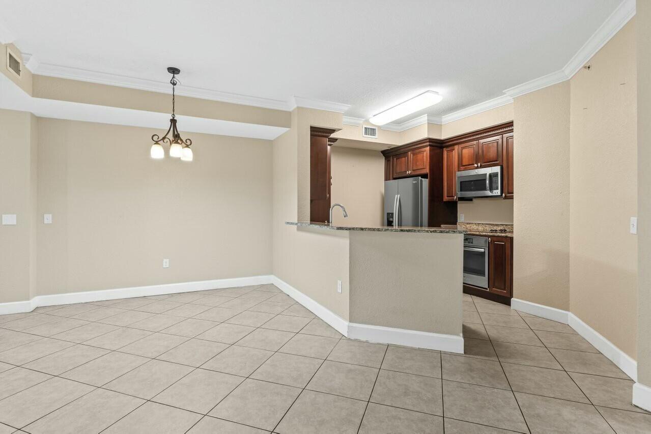 VIZCAYA LAKES CONDO - Residential