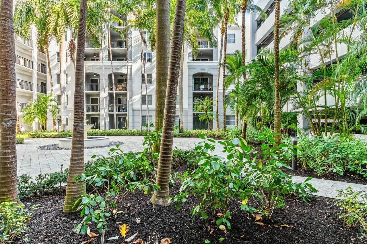 VIZCAYA LAKES CONDO - Residential
