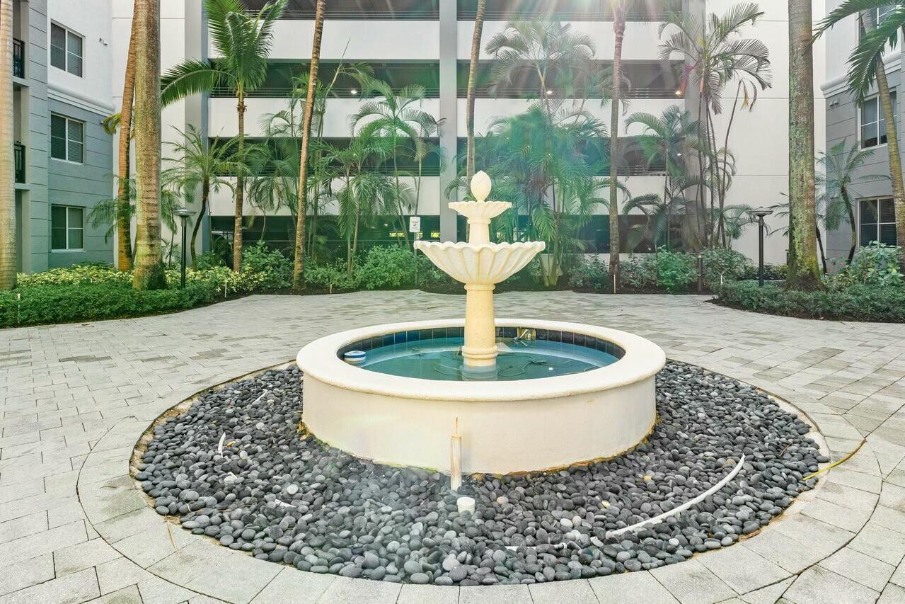 VIZCAYA LAKES CONDO - Residential