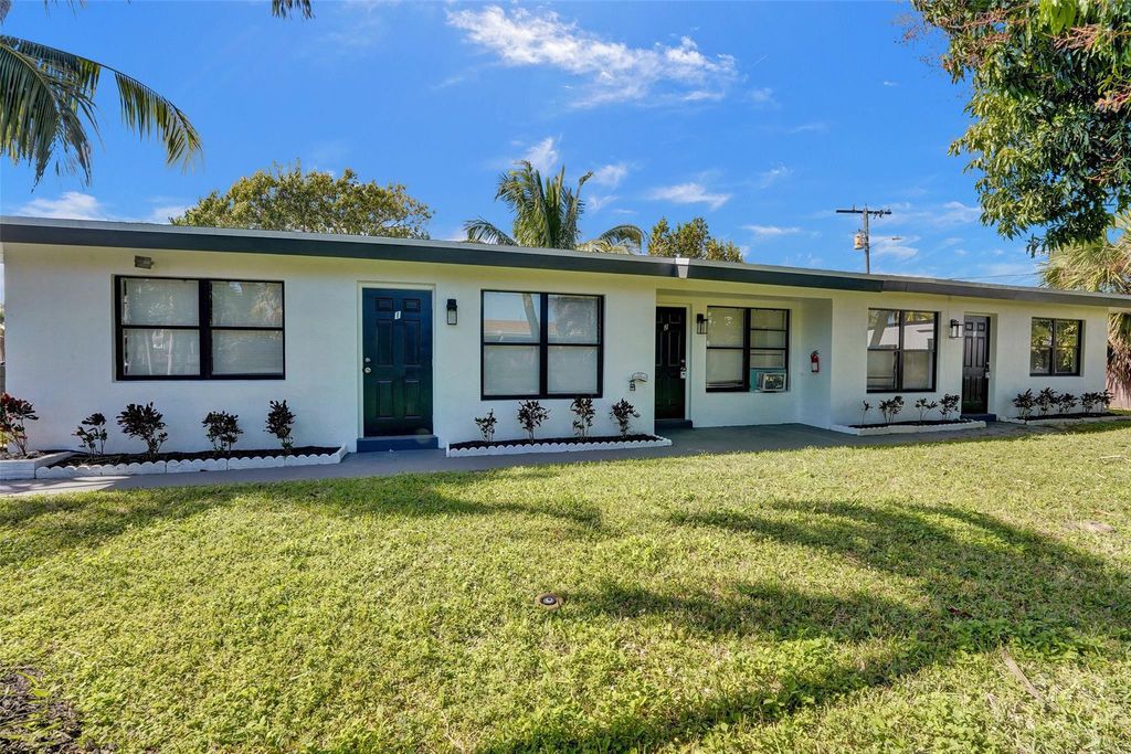 Photo of 901 NE 40th Street #3, Oakland Park, FL 33334 (MLS # F10486468)