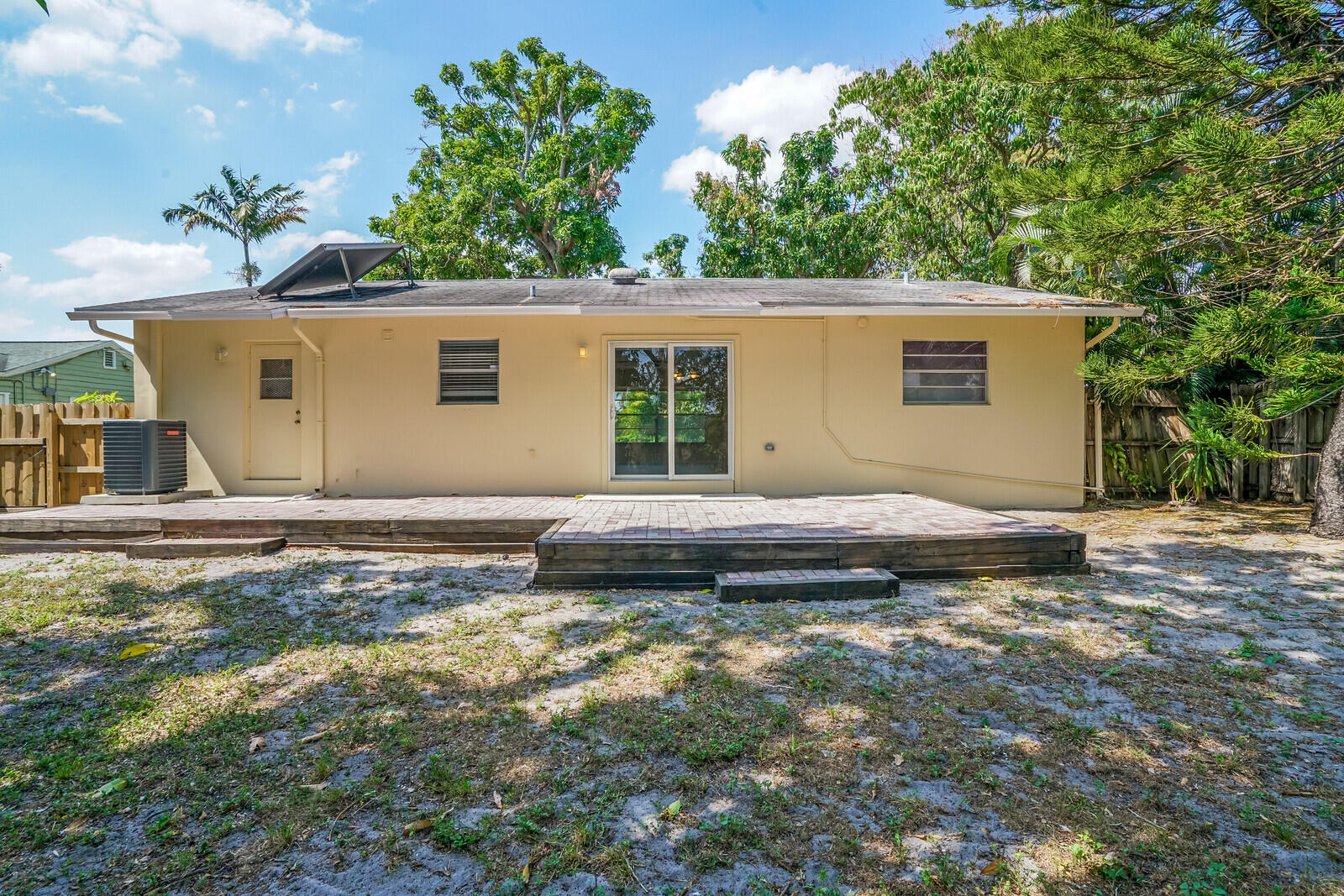 GALE LAKE WORTH 1 REAMNDED - Residential Lease