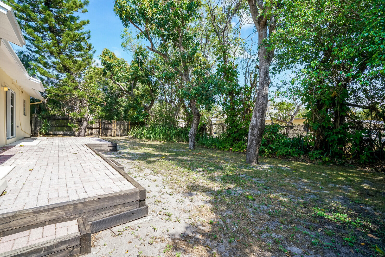 GALE LAKE WORTH 1 REAMNDED - Residential Lease