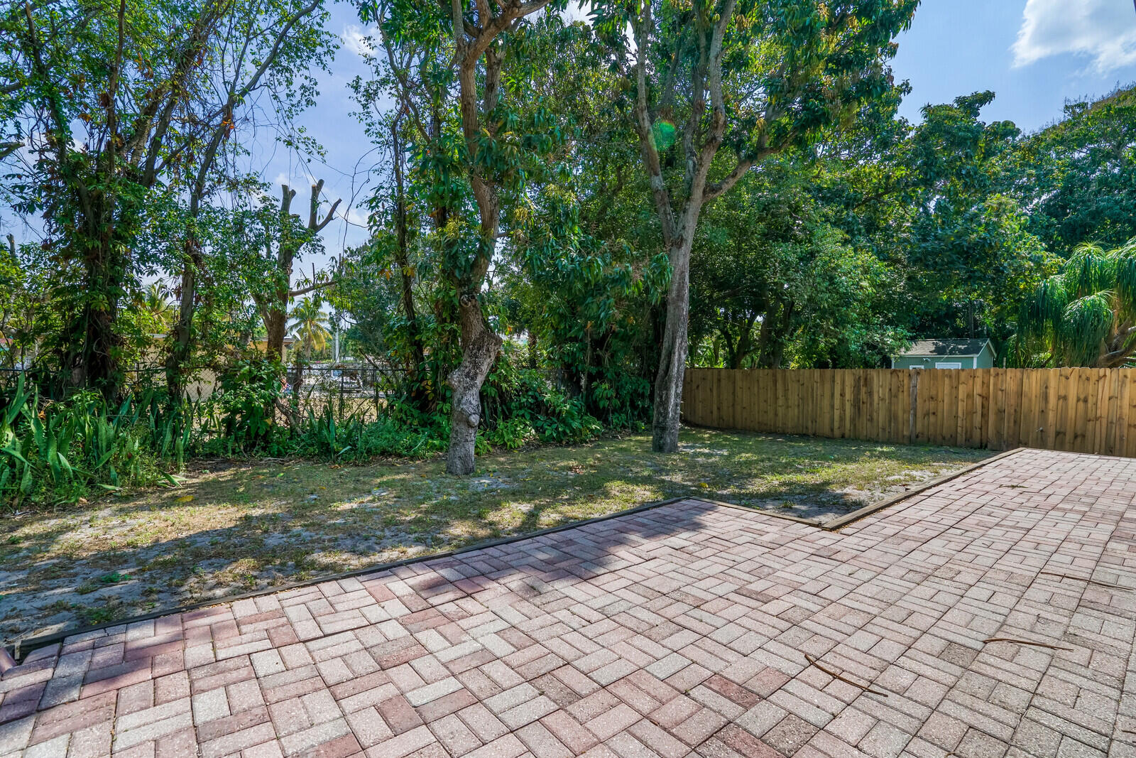 GALE LAKE WORTH 1 REAMNDED - Residential Lease