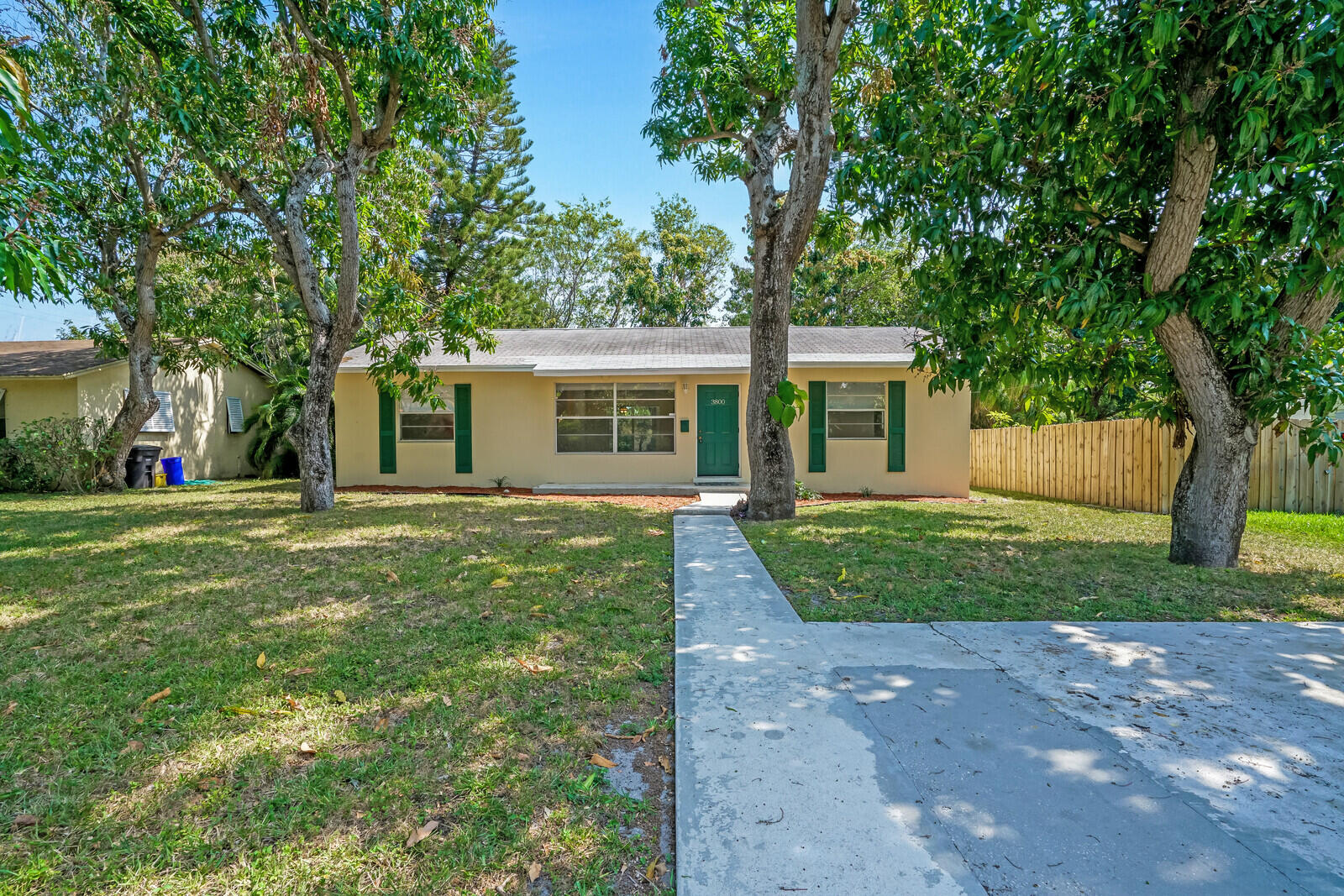 GALE LAKE WORTH 1 REAMNDED - Residential Lease