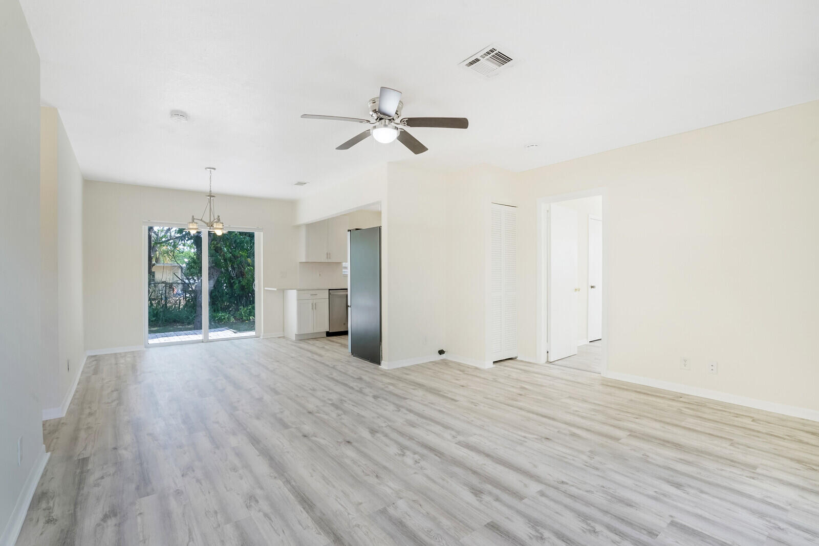 GALE LAKE WORTH 1 REAMNDED - Residential Lease
