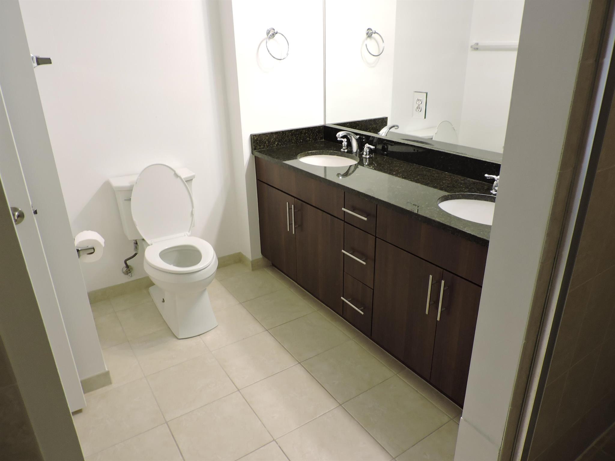 RESIDENCES AT MIDTOWN CON - Residential Lease