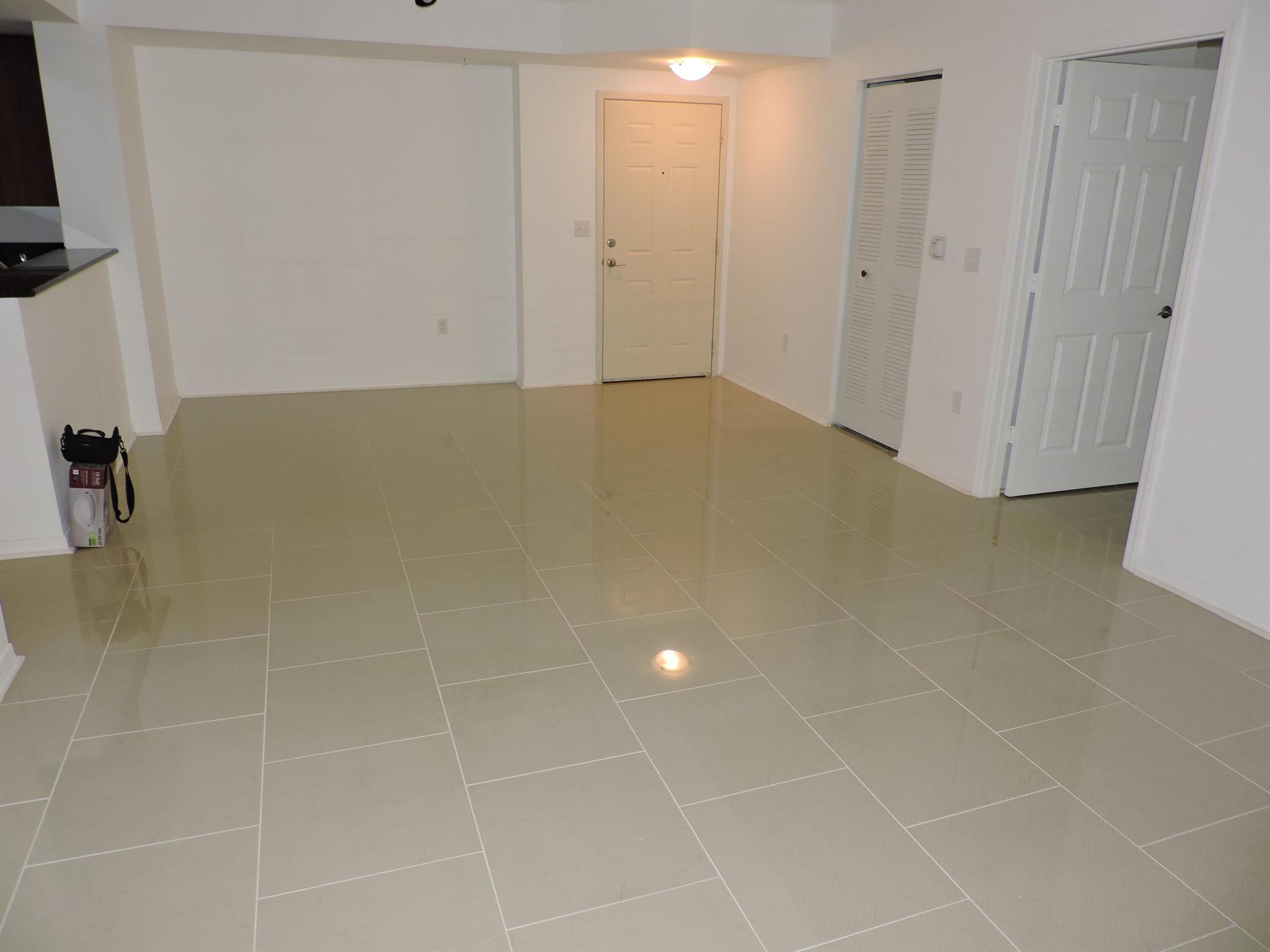 RESIDENCES AT MIDTOWN CON - Residential Lease