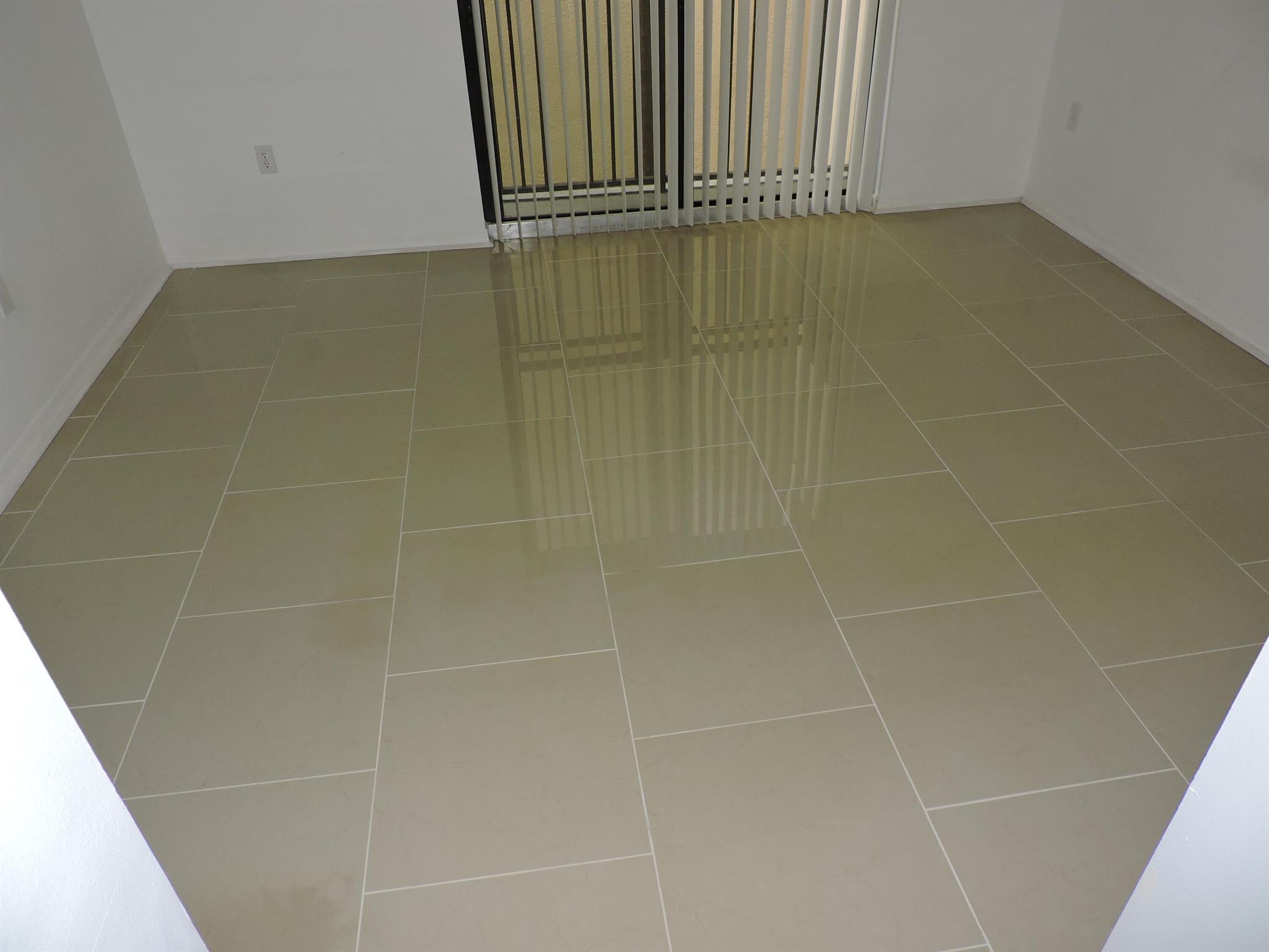 RESIDENCES AT MIDTOWN CON - Residential Lease