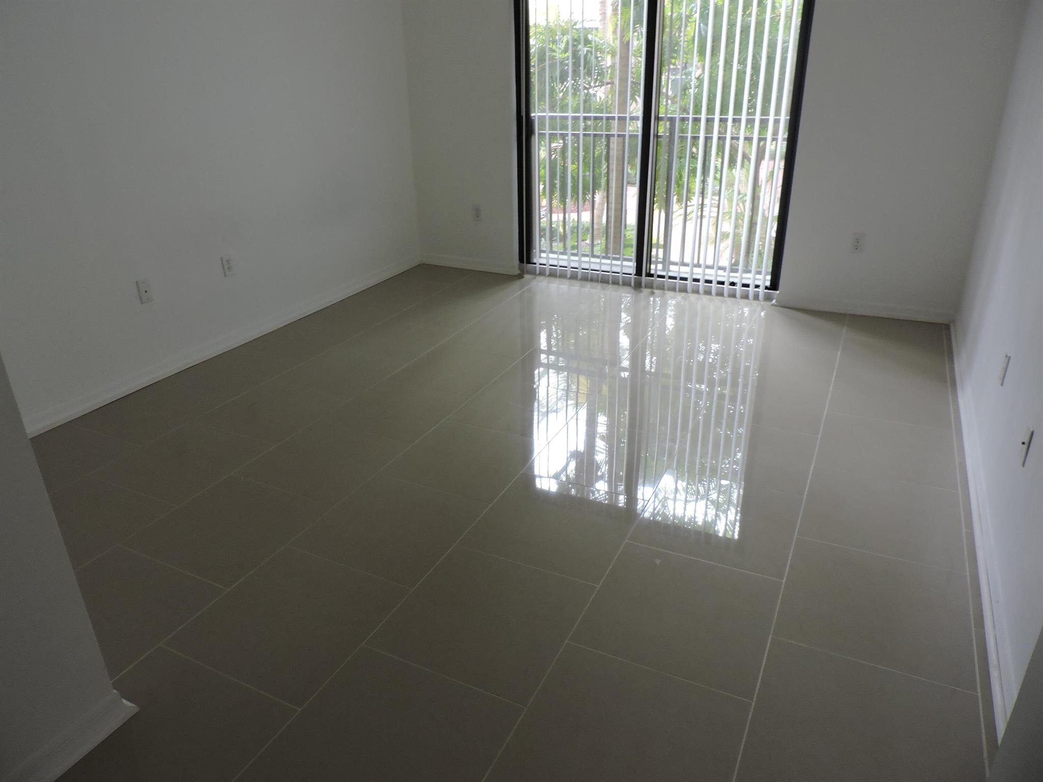 RESIDENCES AT MIDTOWN CON - Residential Lease