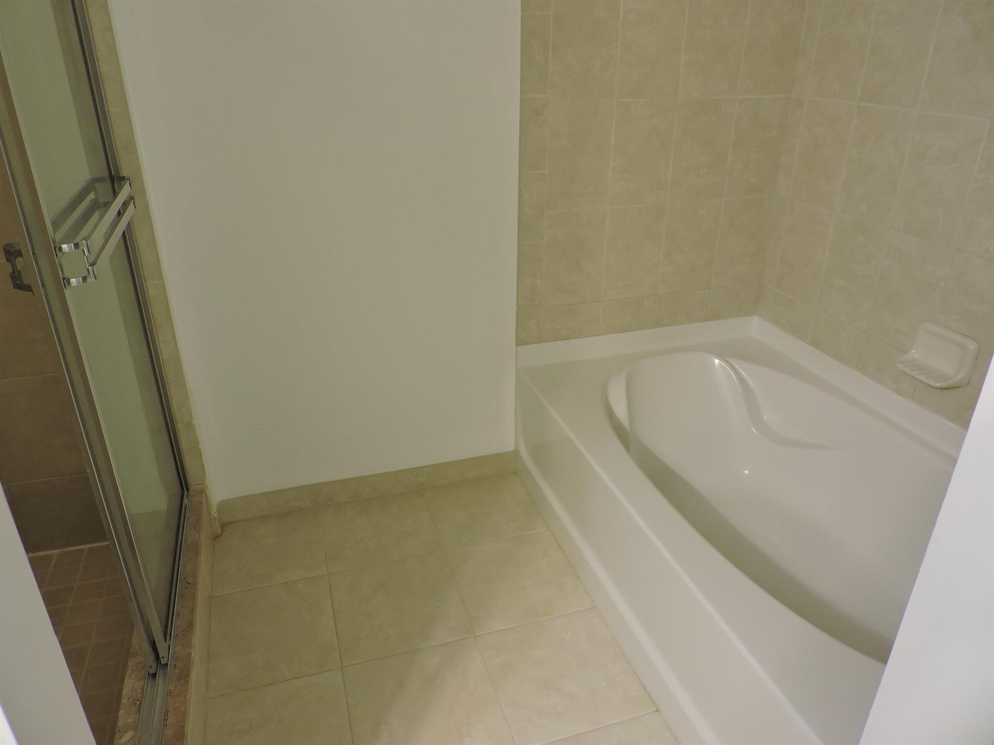 RESIDENCES AT MIDTOWN CON - Residential Lease