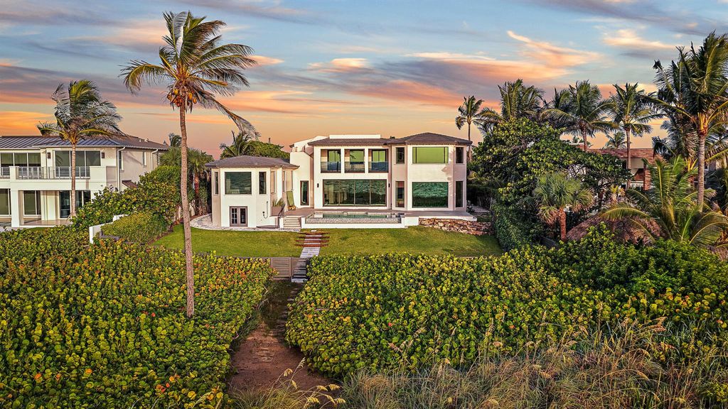 Photo of 22 Ocean Drive, Jupiter Inlet Colony, FL 33469 (MLS # R11056298)