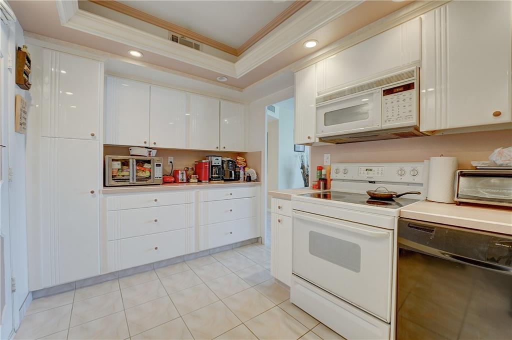 CORAL RIDGE TOWERS SOUTH - Residential