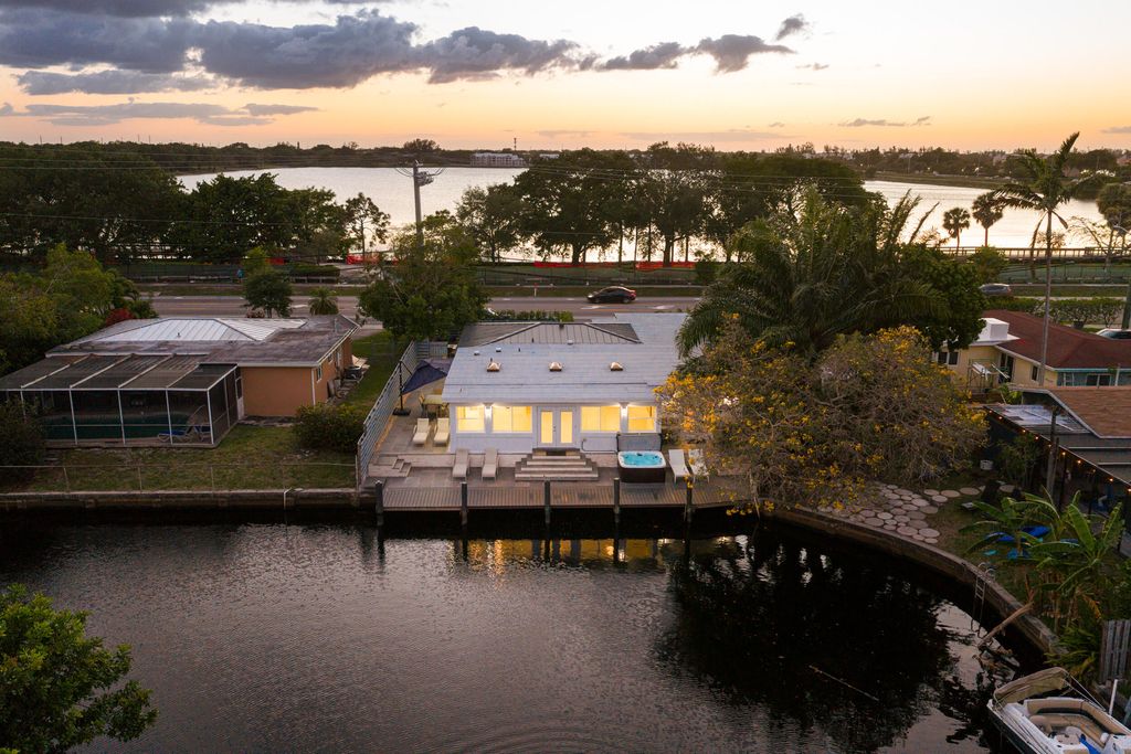 Photo of 3470 NW 21st Avenue, Oakland Park, FL 33309 (MLS # B26017020)