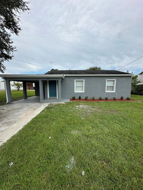 Photo of 106 S 20th Street, Fort Pierce, FL 34950 (MLS # R11137172)