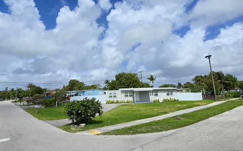 Photo of 591 Seagrape Road, Lantana, FL 33462 (MLS # B26010987)