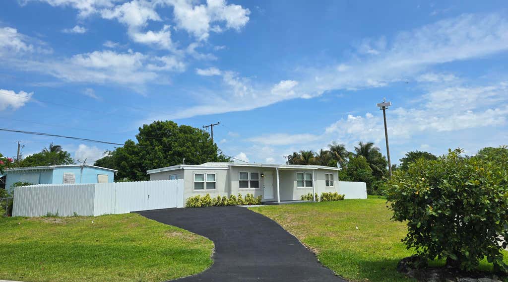 Photo of 591 Seagrape Road, Lantana, FL 33462 (MLS # B26010987)
