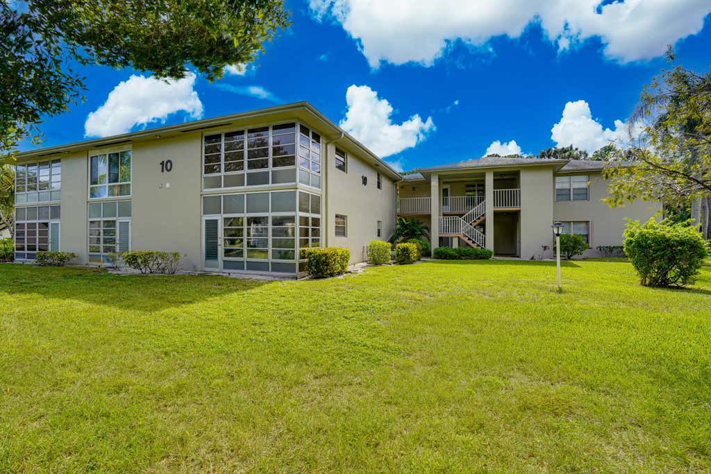 Photo of 10 Lake Vista Trl #204, Port Saint Lucie, FL 34952 (MLS # R10931576)