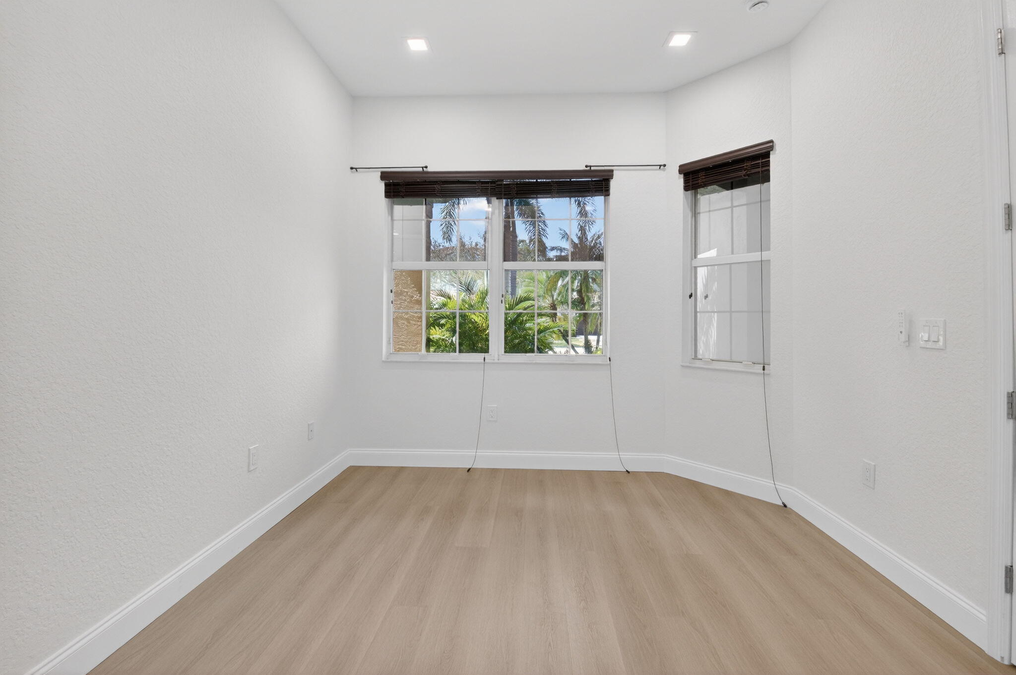 TRAILS AT CANYON - Residential Lease