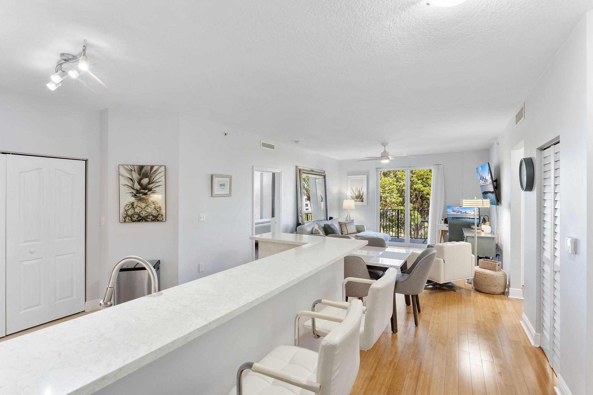 255 NE 3rd Unit 2307