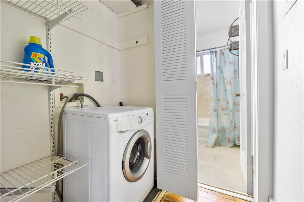 THE CORVETTE CONDO - Residential