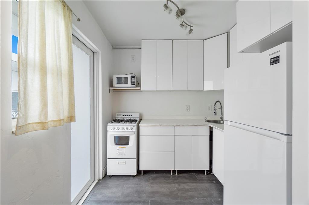 THE CORVETTE CONDO - Residential