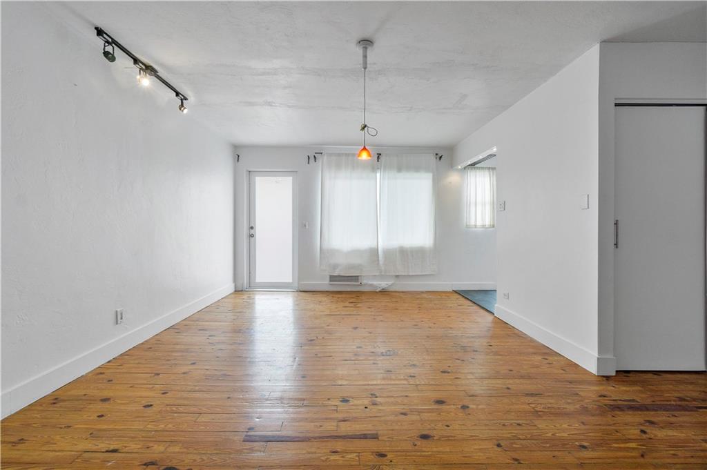 THE CORVETTE CONDO - Residential