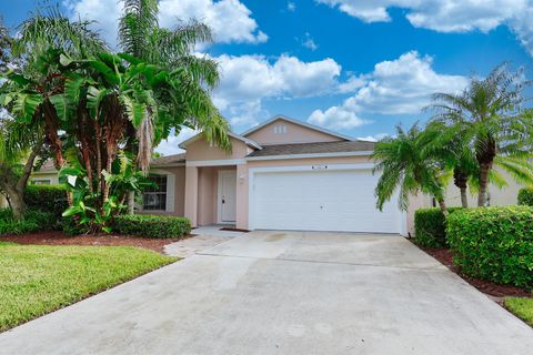Photo of 835 Greenleaf Circle, Vero Beach, FL 32960 (MLS # R11136791) Photo of 835 Greenleaf Circle, Vero Beach, FL 32960 (MLS # R11136791)