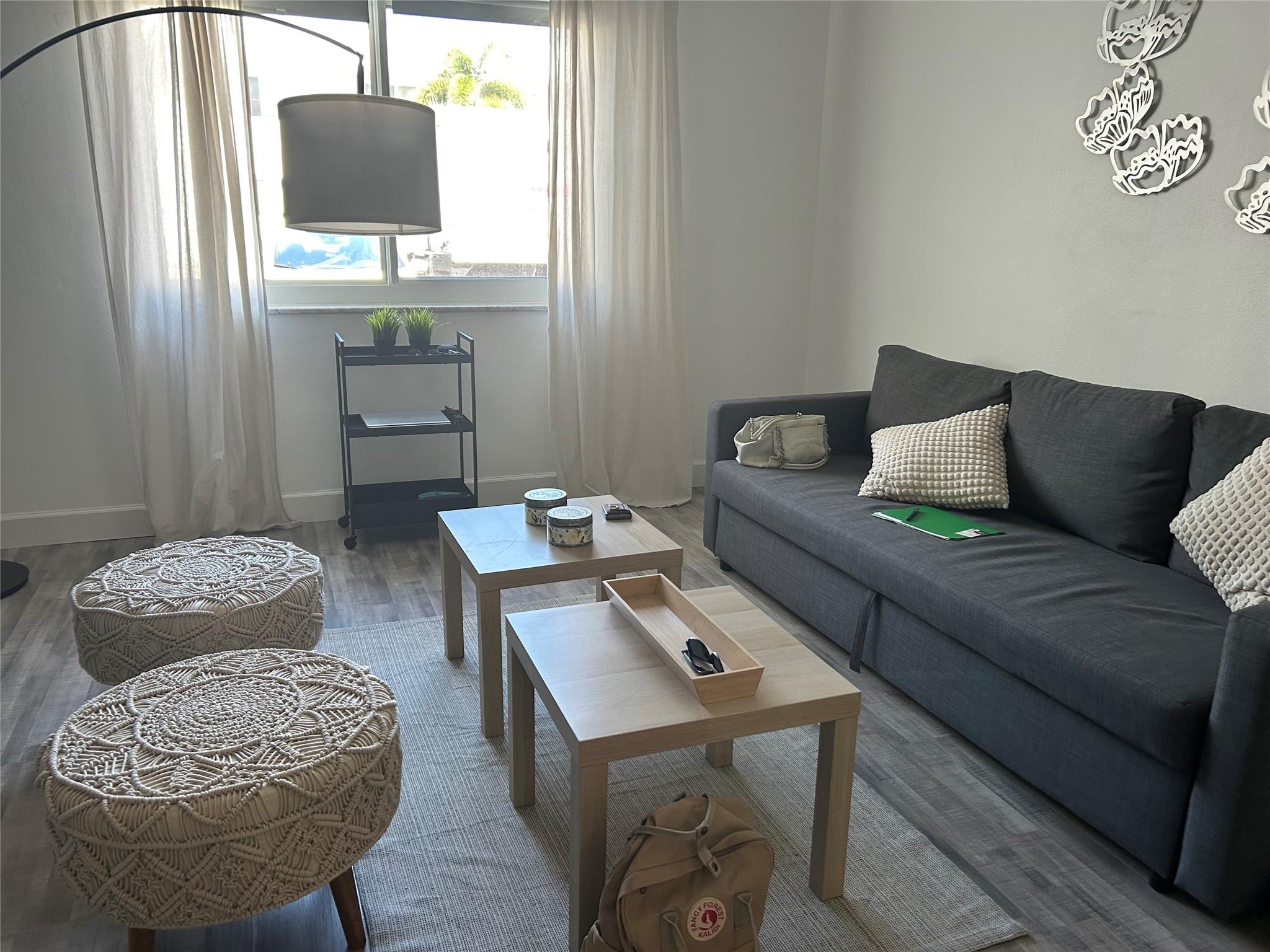 Darling Immaculate Unit in Georgian Court on the first floor ! Fresh and Clean-Newly painted and Furnished ! Owner prefers 6+ months ! Credit 650 Required-1 parking space-Prestigious Imperial Pt Subdivision.