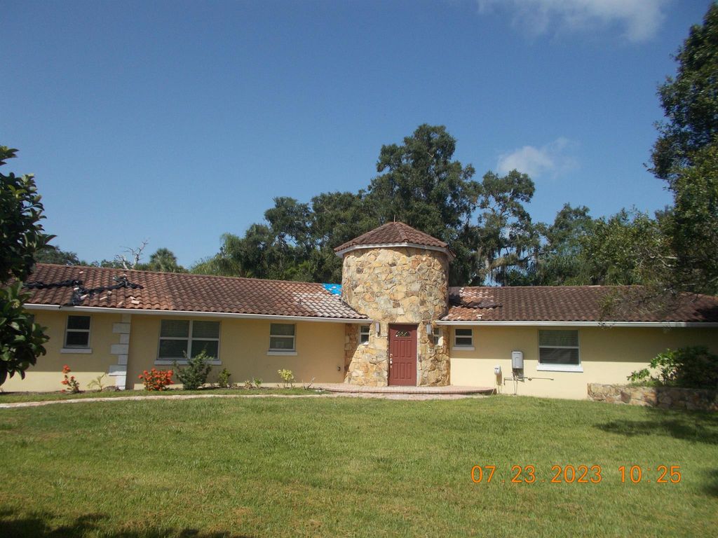 Photo of 3781 S 25th Street, Fort Pierce, FL 34981 (MLS # R10906443)