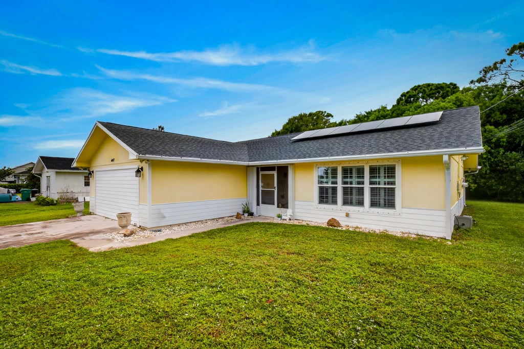 Photo of 6007 Raintree Trail, Fort Pierce, FL 34982 (MLS # B26075001)