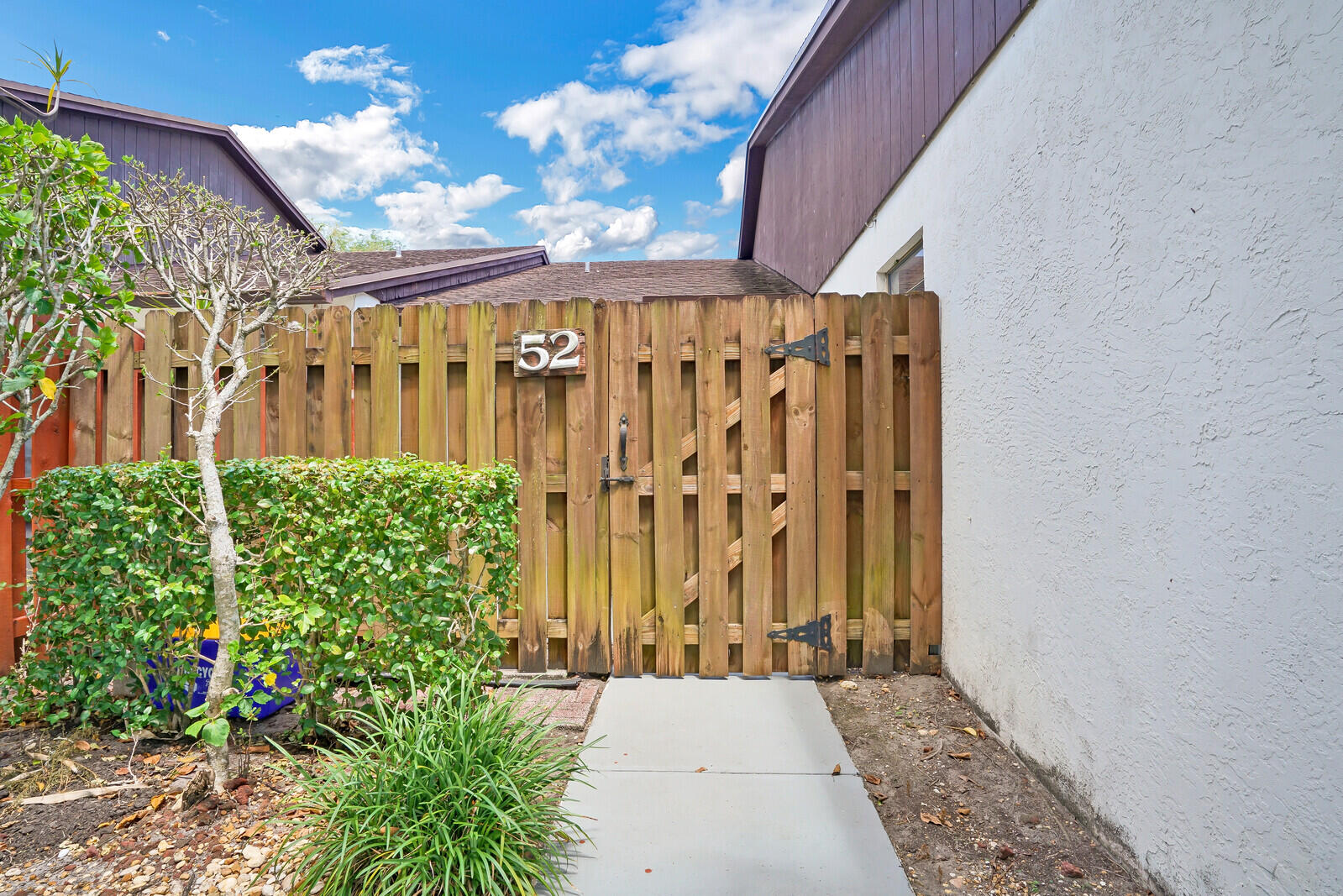 OAKWOOD LAKES CONDO - Residential