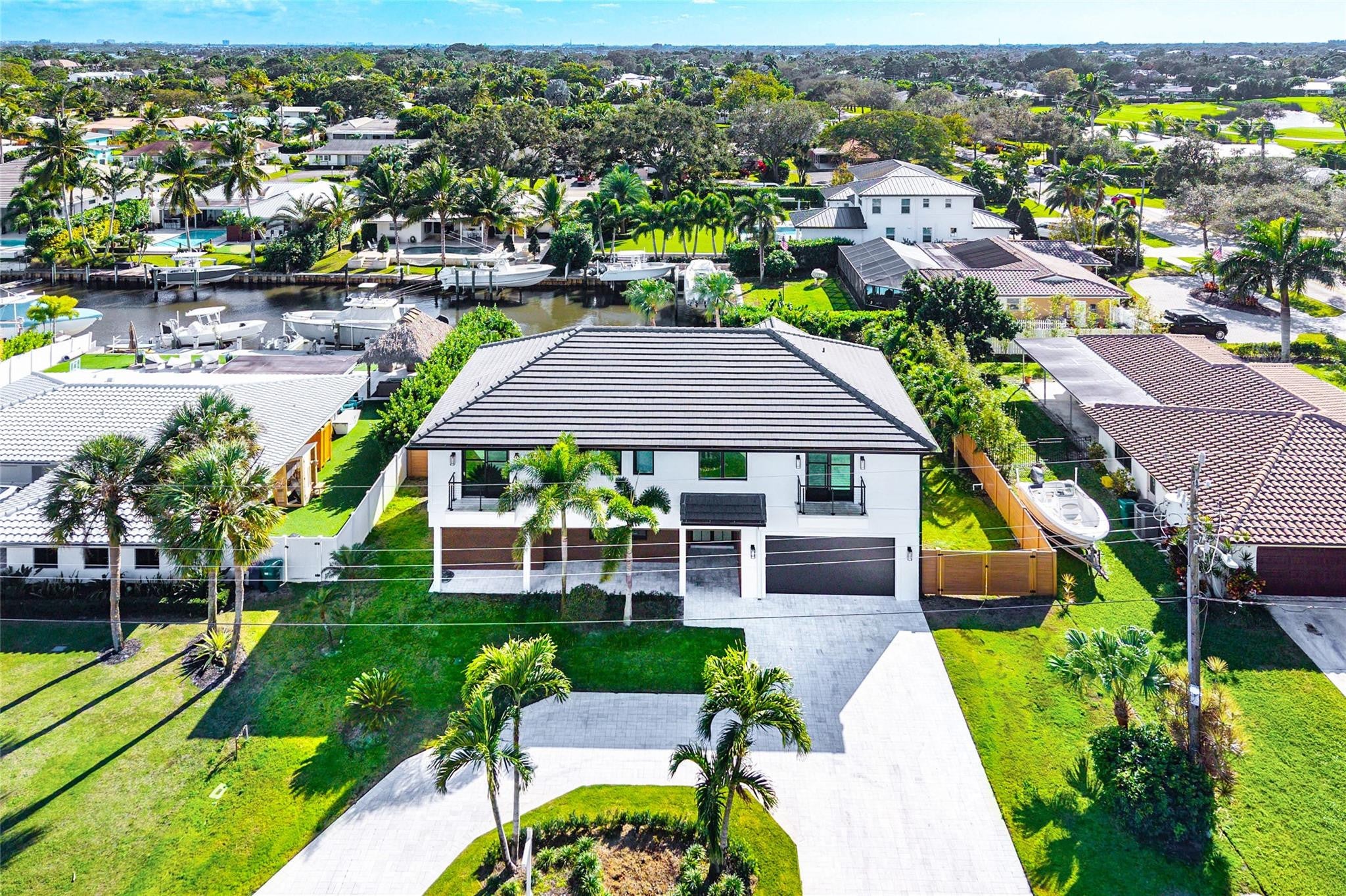 8 LEEWARD Circle