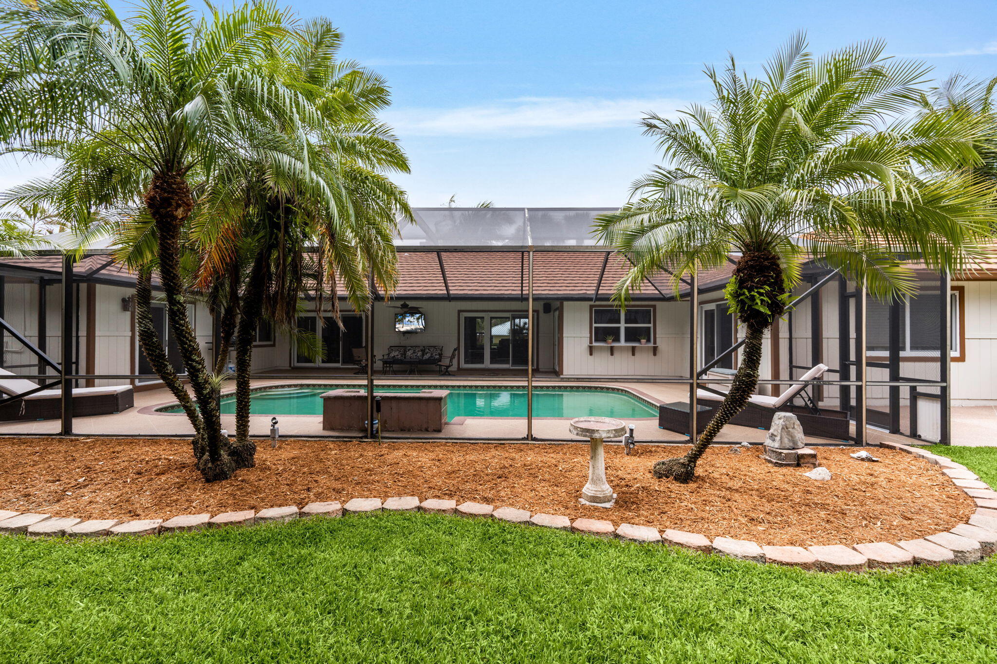 WHISPERING OAKS - Residential