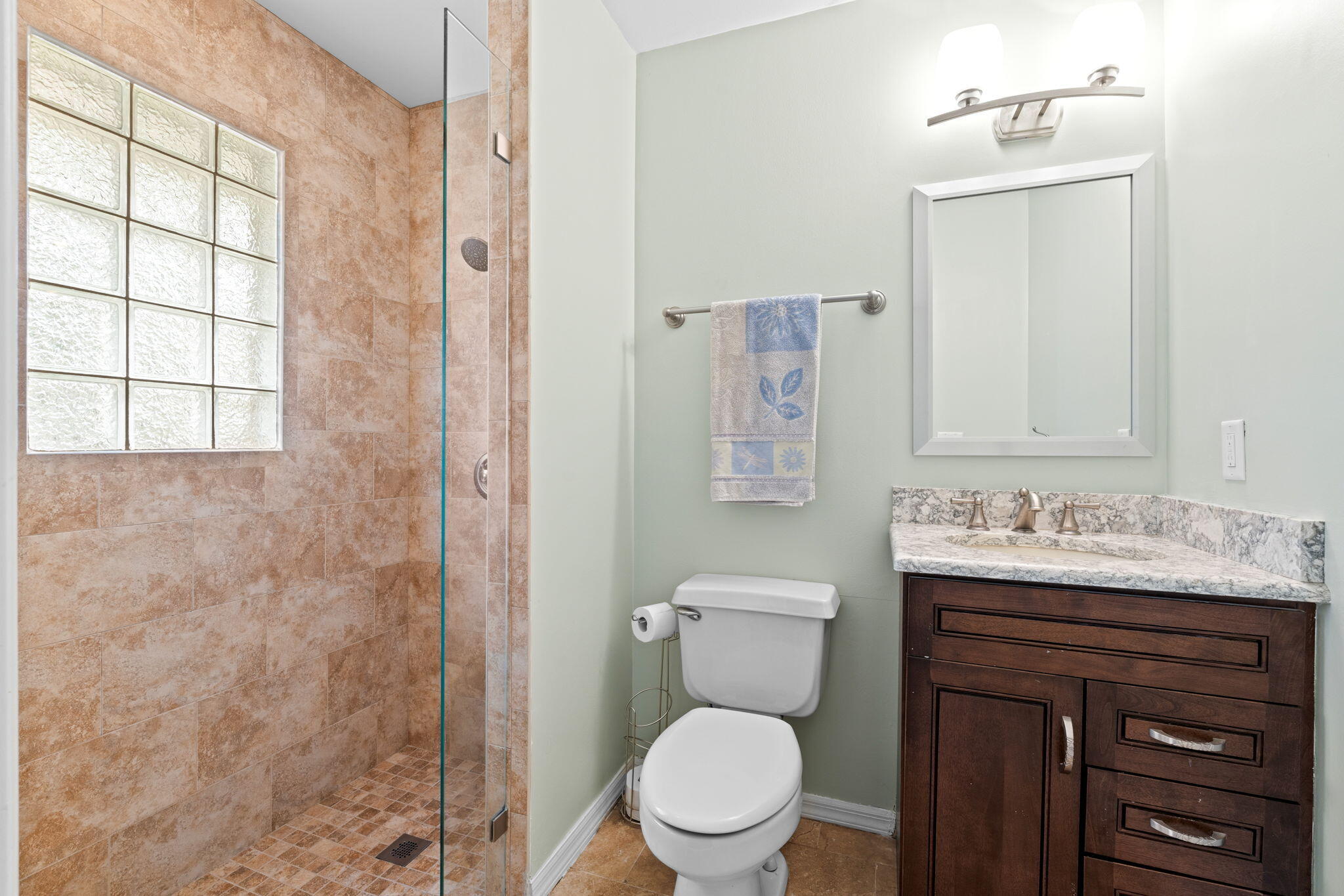 WHISPERING OAKS - Residential