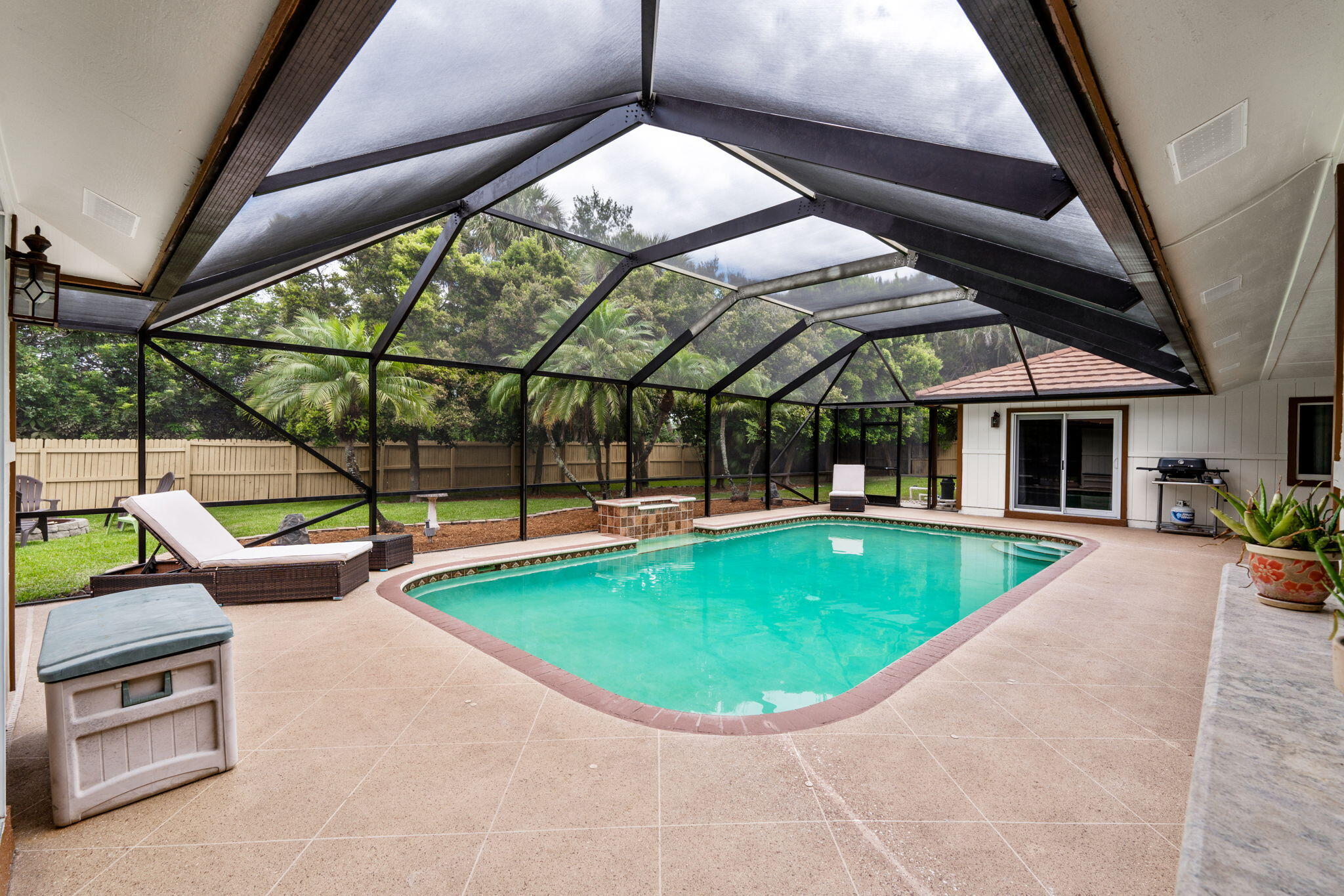 WHISPERING OAKS - Residential