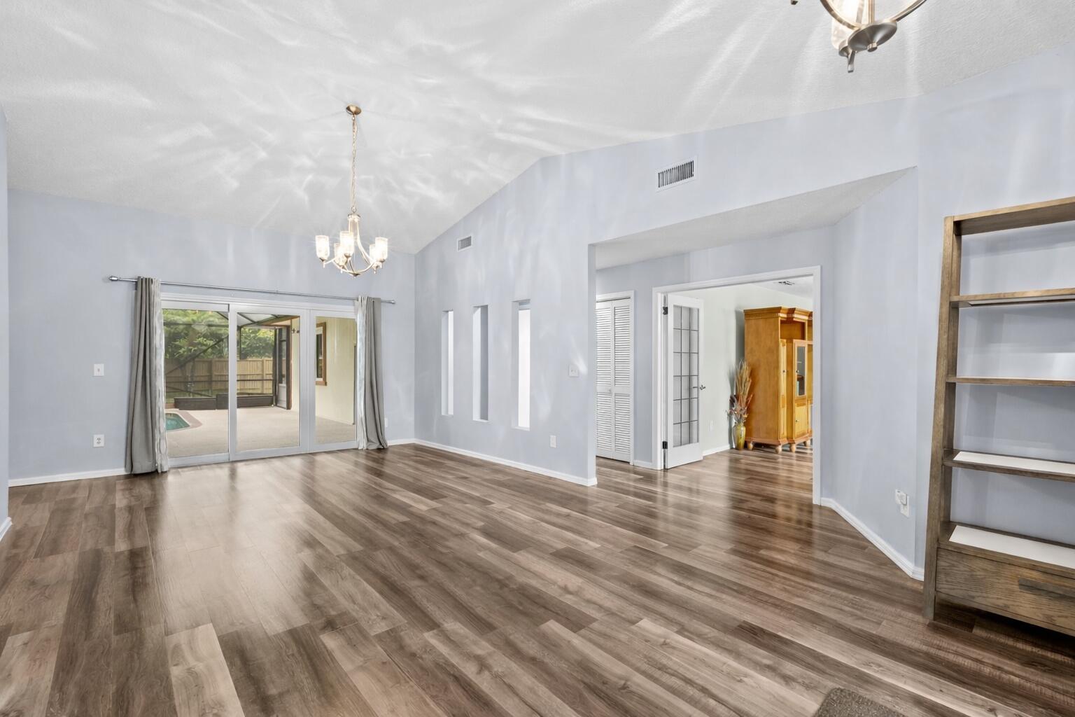 WHISPERING OAKS - Residential