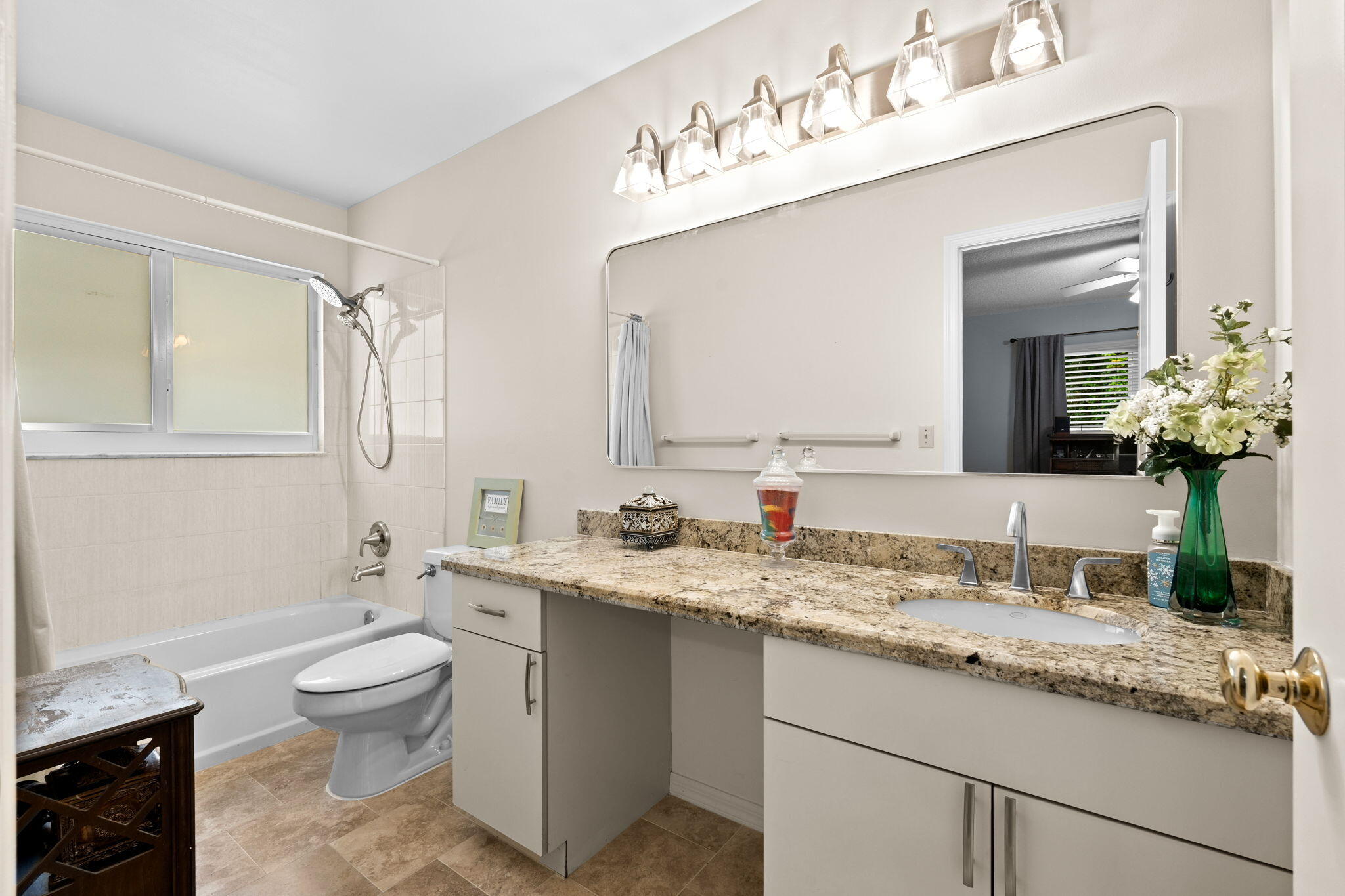 WHISPERING OAKS - Residential