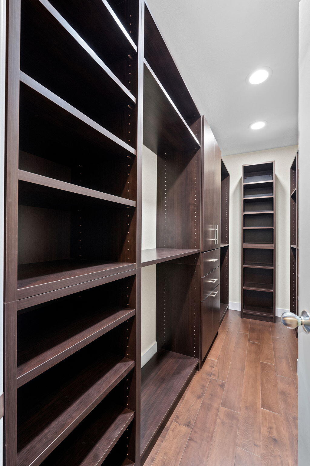 WHISPERING OAKS - Residential