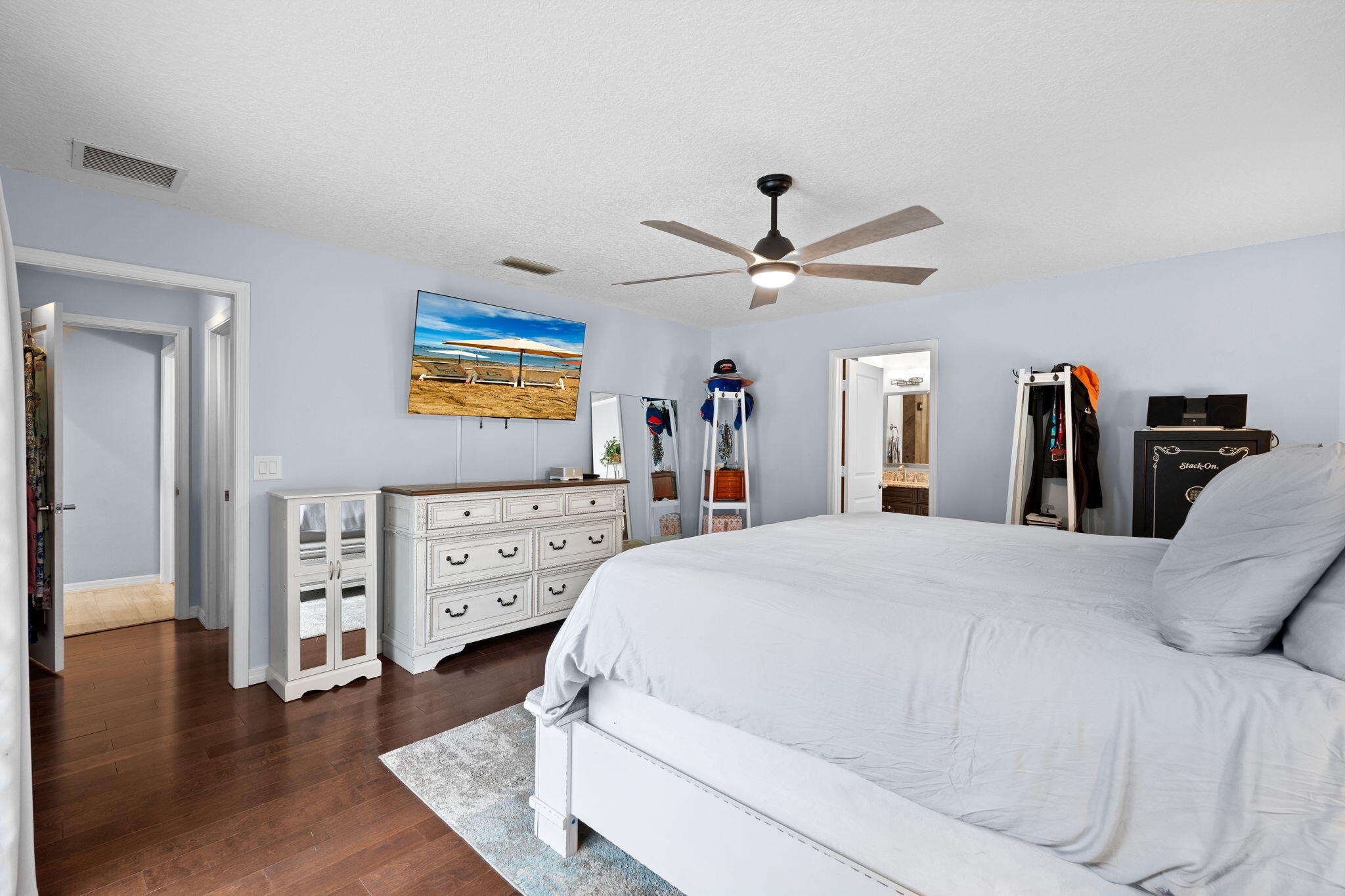 WHISPERING OAKS - Residential