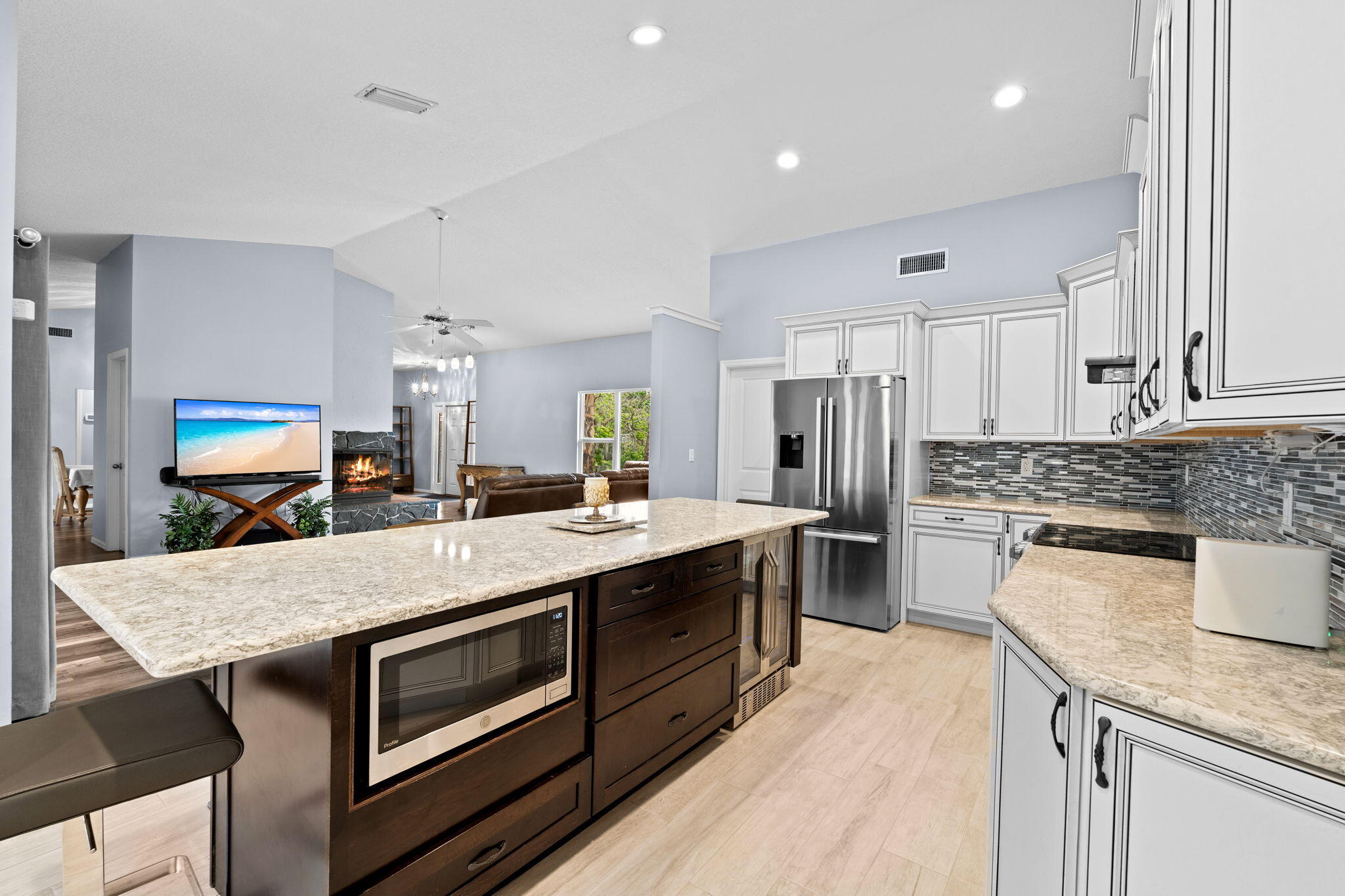 WHISPERING OAKS - Residential