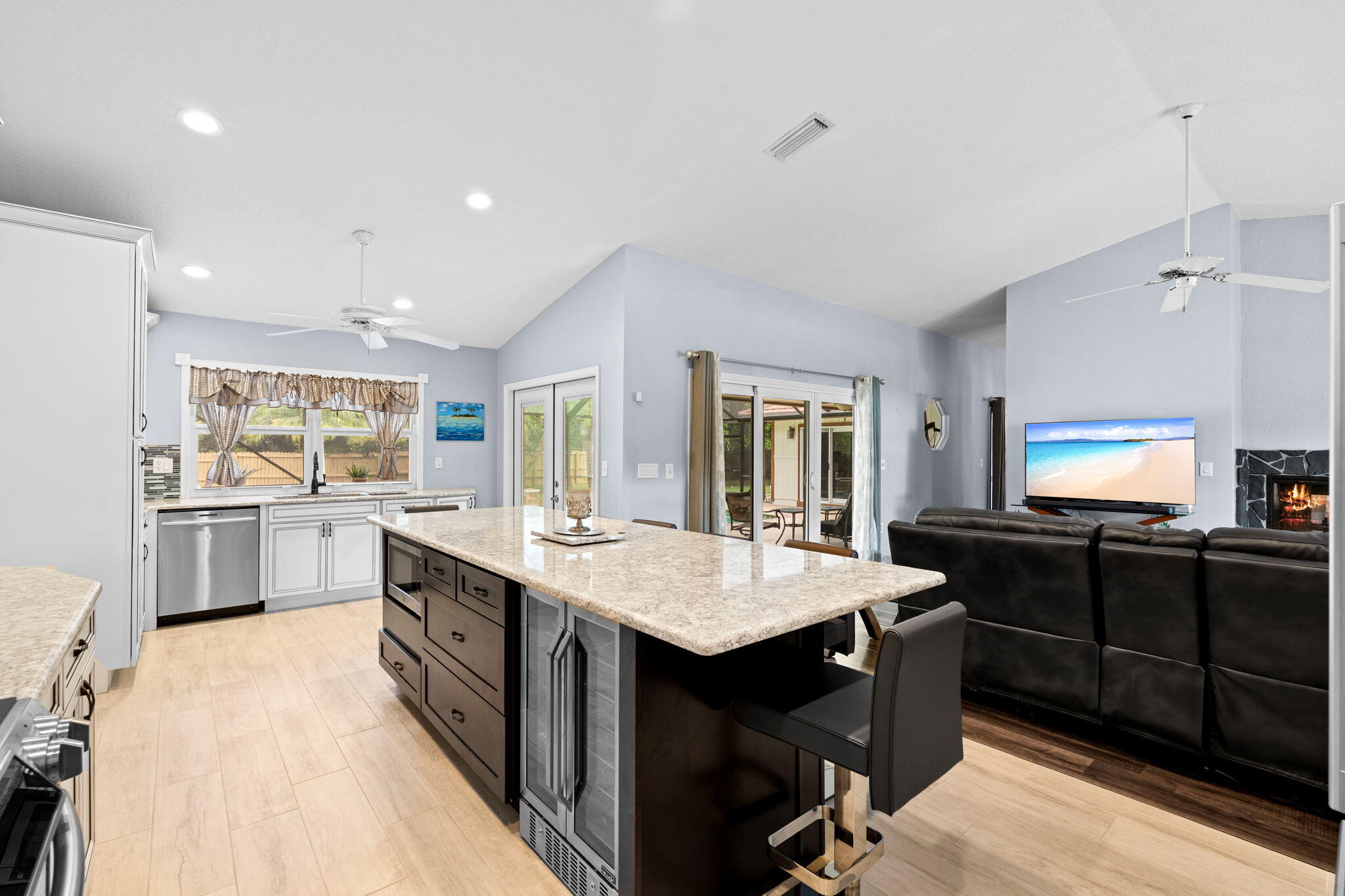 WHISPERING OAKS - Residential